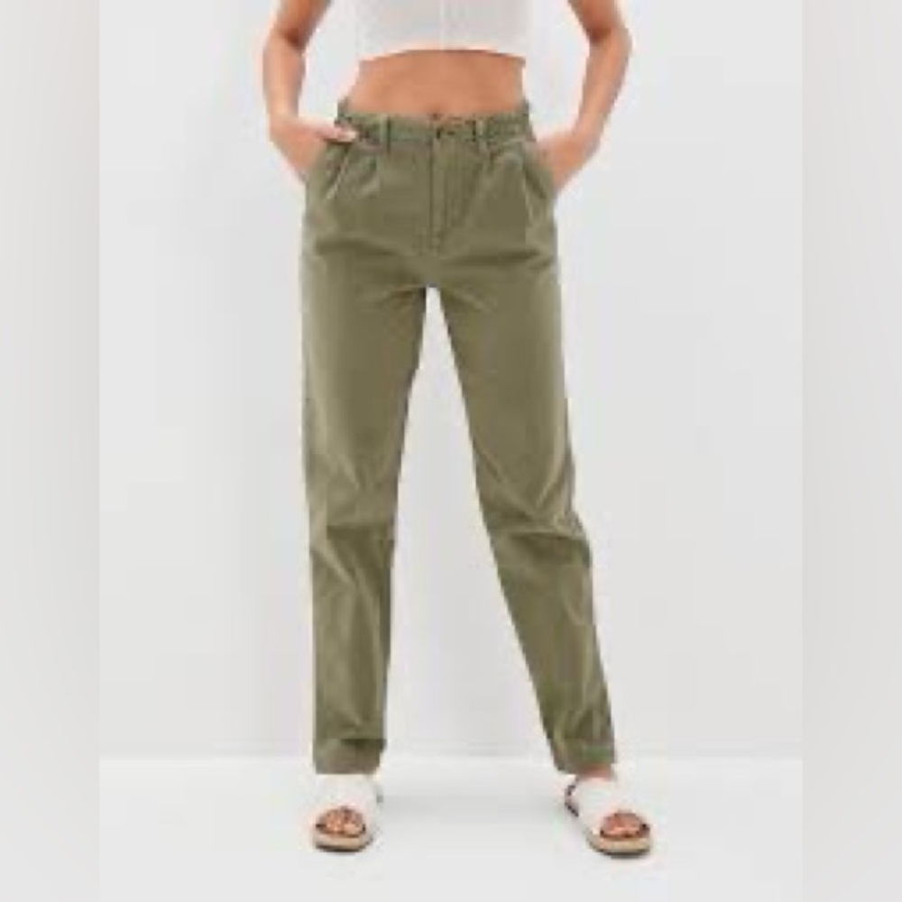American Eagle Mom Pants size 0 short